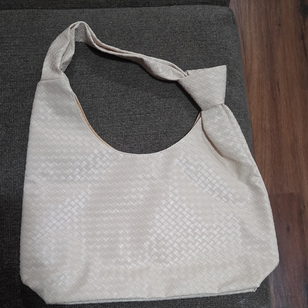 Elegant Cream Woven Shoulder Bag